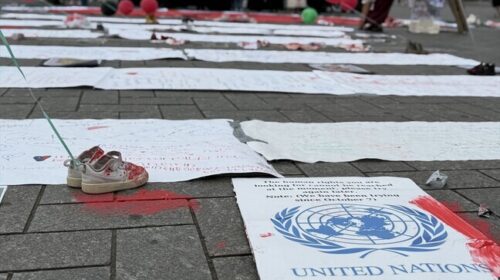 Demonstruesit protestojnë në Amsterdam kundër vrasjes së fëmijëve të Gazës në sulmet izraelite