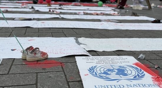 Demonstruesit protestojnë në Amsterdam kundër vrasjes së fëmijëve të Gazës në sulmet izraelite