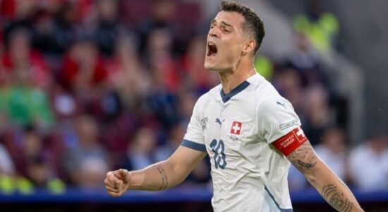 Granit Xhaka kritikon bashkëlojtarët: Duhet të dëgjoni atë që kërkon trajneri