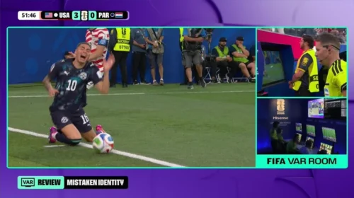 Rregulli i ri i VAR-it përdoret në ndeshjen SHBA-Paraguai, shikuesit dhe lojtarët mbeten të hutuar