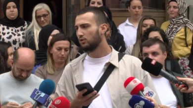 Punonjësit e Klinikës për Sëmundje të Fëmijëve protestojnë