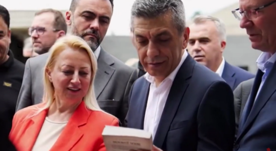 (VIDEO) Mexhiti paralajmëroi ndërtimin e një biblioteke mbi sheshin “Skënderbeu”