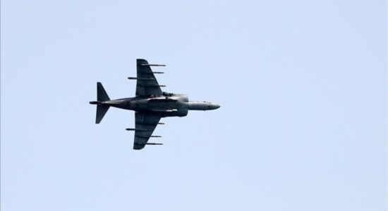 Bombarduesi B-52 i Forcave Ajrore të SHBA-së rrëzohet pak pas ngritjes nga një bazë në Kaliforni