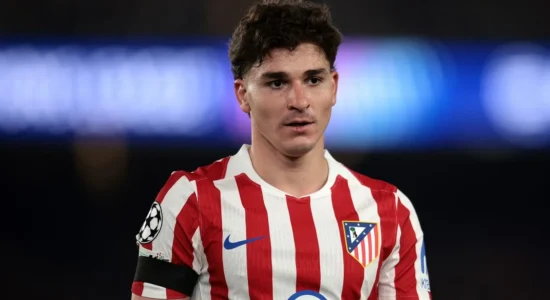 Atletico Madridi e ‘bllokon’ Alvarezin mes tentative të Barcelonës për ta transferuar