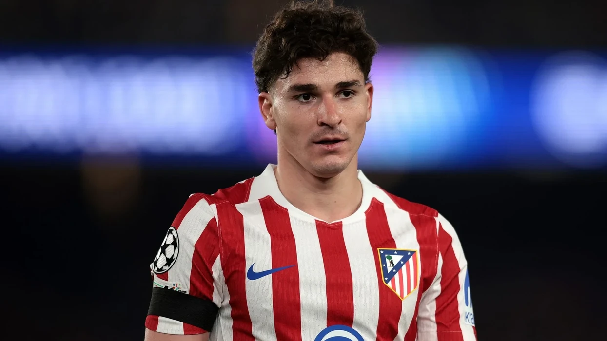 Atletico Madridi e ‘bllokon’ Alvarezin mes tentative të Barcelonës për ta transferuar