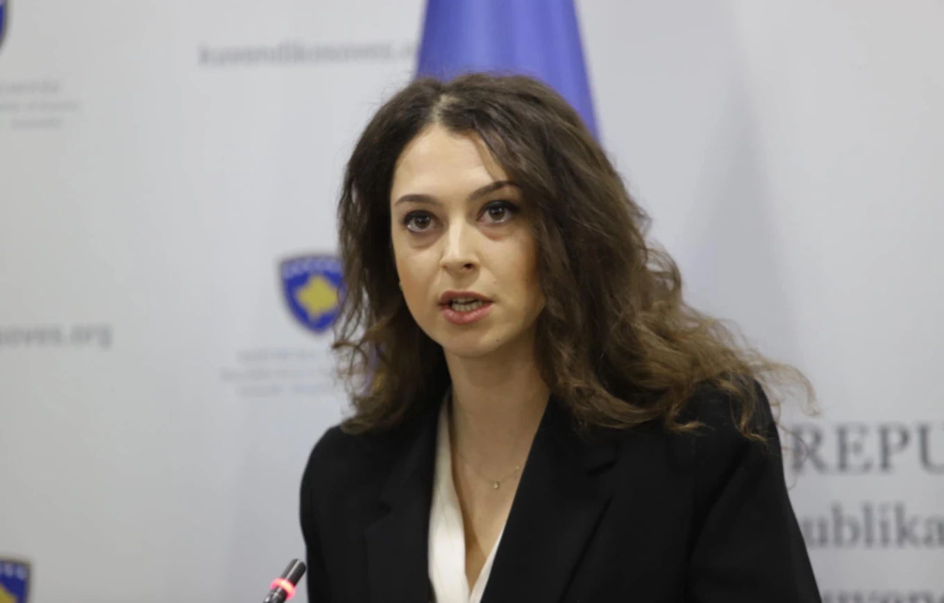 Kica Xhelili për Kurtin  I dha 200 milionë euro  i humbi 200 mijë vota