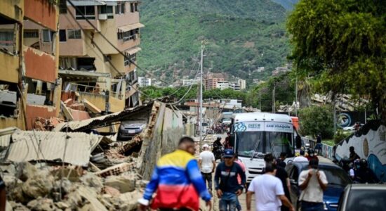 Kina ofron 14.7 milionë dollarë dhe mbështetje satelitore për Venezuelën pas tërmetit