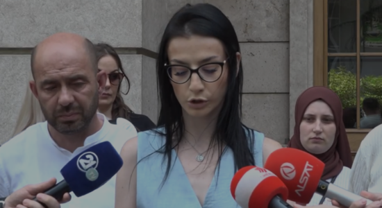 (VIDEO) Rreth 50 të punësuar në Klinikën e fëmijëve sërish në protesta