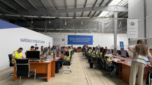 Numërohen 70% e votave për deputetë, këta janë kandidatët më të votuar nëpër parti
