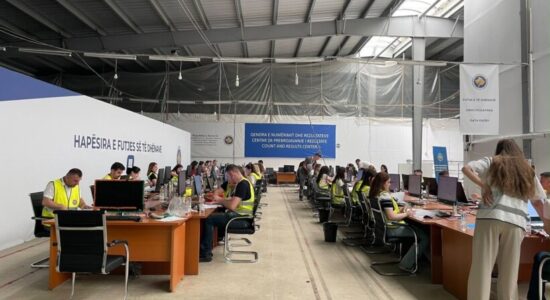 Numërohen 70% e votave për deputetë, këta janë kandidatët më të votuar nëpër parti