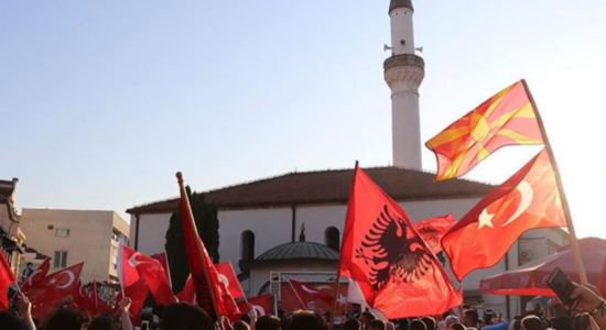 (VIDEO) Komuniteti turk njëzëri kundër propozim-ligjit për përfaqësim të drejtë