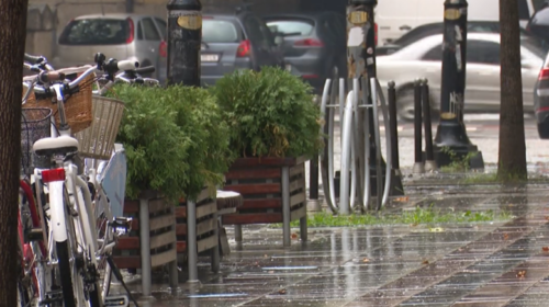 (VIDEO) Nga nesër vendi nën ndikimin e një cikloni, shi i rrëmbyeshëm dhe bubullima