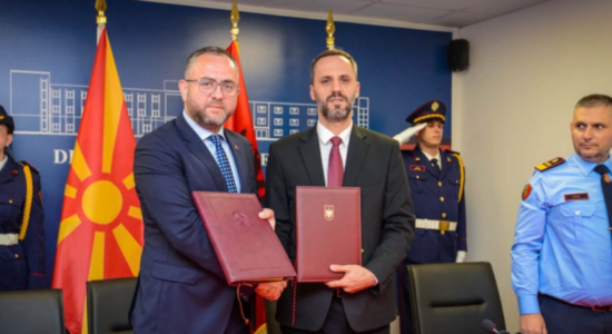Kalimi “One Stop” mes Maqedonisë dhe Shqipërisë, Toshkovski dhe Lamallari nënshkruan marrëveshje për kufirin në Blatë