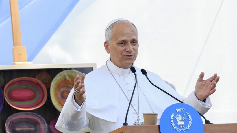 papa-thirrje-qeverive-te-sigurojne-ushqim-uje-dhe-kujdes-shendetesor-mbi-interesat-gjeopolitike