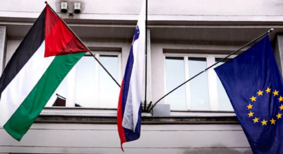Presidentja sllovene ngre flamurin palestinez në Pallatin Presidencial në shenjë solidariteti