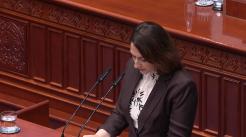 (VIDEO) Hajdari pyet Salin për Raportin e Progresit