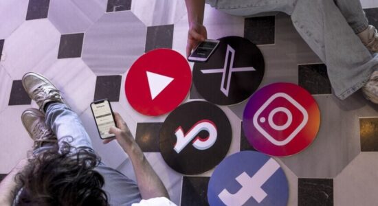 Shqetësimi i BE: Rrjetet sociale po ndikojnë negativisht në shëndetin mendor të të rinjve