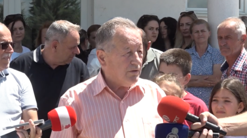 (VIDEO) Shkolla shqipe në Kosturnik rrezikon mbylljen, reagojnë banorët: Si të bëjë një 6 vjeçar 8km rrugë për në shkollë