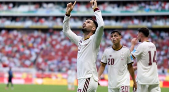 Grupi H, Spanja eliminon Uruguajin, kualifikim historik për Kepin e Gjelbër