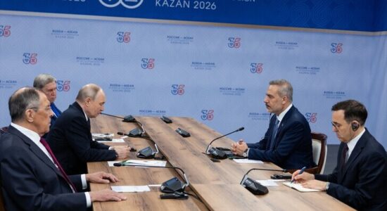 Ministri i Jashtëm i Turqisë takohet me presidentin rus