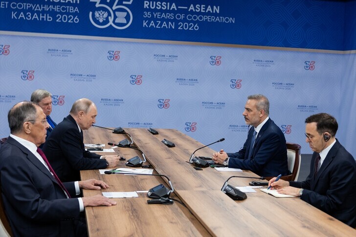 Ministri i Jashtëm i Turqisë takohet me presidentin rus