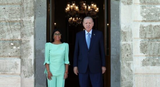 Presidentja në detyrë e Venezuelës falënderon Turqinë për “miqësinë” pas takimit me presidentin Erdogan