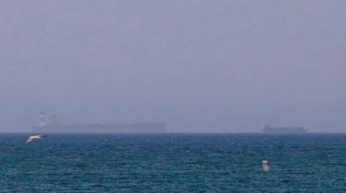 Autoriteti detar britanik: Një anije mallrash goditet nga një predhë pranë brigjeve të Omanit