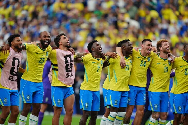 Brazili siguron fitoren në minutën e fundit ndaj Japonisë për t’u kualifikuar në një të tetën e finales