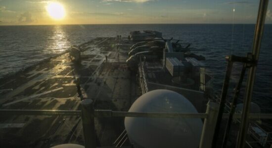 CENTCOM-i: Forcat amerikane rrëzuan dronë iranianë që synonin anijet e Ngushticës së Hormuzit