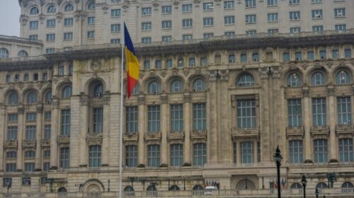 Parlamenti rumun miraton në heshtje projektligjin për bashkimin me Moldavinë
