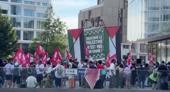Demonstratë në Paris në mbështetje të politikanit francez Kazib që përballet me gjyq për postimet mbi Palestinën