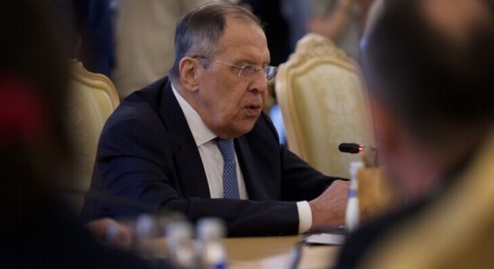 Lavrov: Mohimi i Rubios për një marrëveshje mes Rusisë dhe SHBA-së në Alaskë ishte “jo elegant”