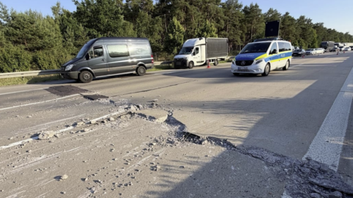 Vapa ekstreme çan autostradën A2 në Gjermani, mbi 20 automjete dëmtohen