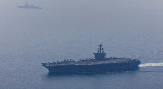 CENTCOM mohon se Irani ka qëlluar me të shtëna paralajmëruese ndaj anijeve luftarake amerikane në Gjirin e Omanit