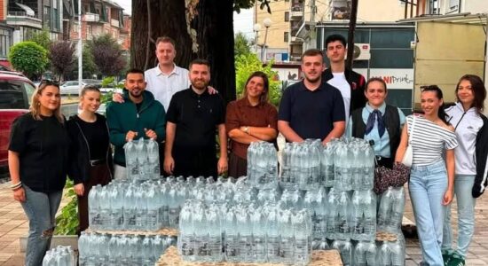 VLEN: Pranë qytetarëve të Gostivarit, vazhdojmë mbështetjen me shpërndarjen e ujit të pijshëm