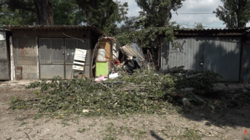 (VIDEO) Stuhia dëmton pronat, familja Rakipi kërkon ndërhyrje nga komuna
