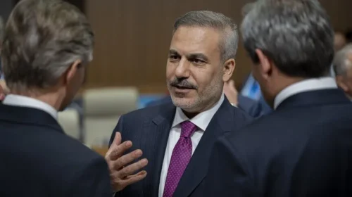 Kryediplomati turk Fidan merr pjesë në takimet e NATO-s në Ankara