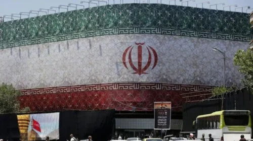 Irani dënon sulmet ajrore të SHBA-së dhe Arabisë Saudite në Irak