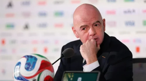 Revoltë brenda FIFA-s: Zyrtari i lartë kërkon rrëzimin e Gianni Infantinos nga posti i presidentit