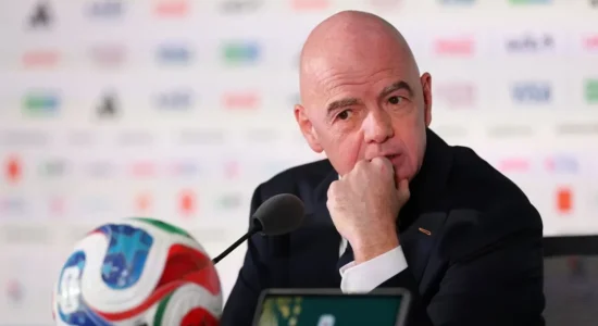 Revoltë brenda FIFA-s: Zyrtari i lartë kërkon rrëzimin e Gianni Infantinos nga posti i presidentit