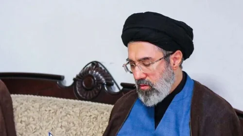 Udhëheqësi suprem i Iranit zotohet të hakmerret për paraardhësin e vrarë Ali Khamenei