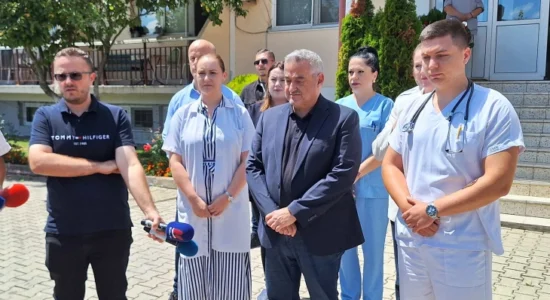 (VIDEO) Ministri i Shëndetësisë: Uji në Gostivar ende nuk është i sigurt as për përdorim teknik
