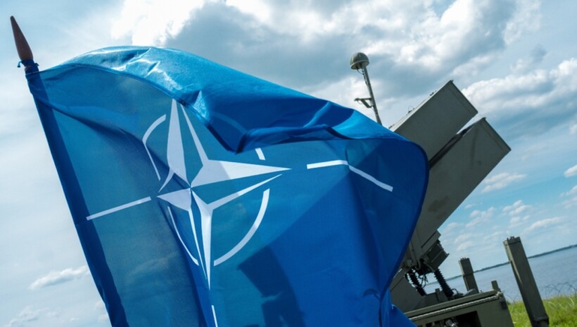 Praktikantja e NATO-s dyshohet për spiunazh, gjykata vendos ta mbajë në paraburgim