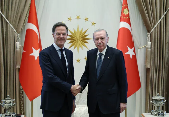 Presidenti turk dhe shefi i NATO-s diskutojnë agjendën e samitit dhe çështjet rajonale në Ankara
