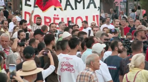 Sot dita e 40-të e protestës: “Edi Rama o tradhtar, me Shqipërinë mos bëj pazar”