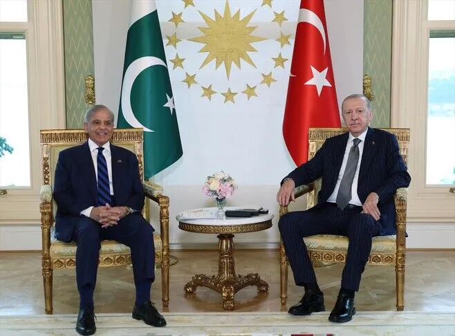 Presidenti turk Erdogan pret kryeministrin pakistanez në Stamboll