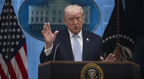 Trump: Do ta godasim Iranin “shumë fuqishëm”, duam ta fitojmë luftën