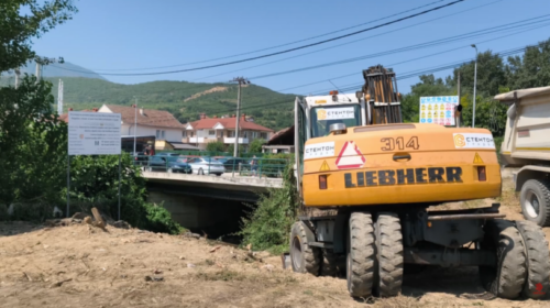 (VIDEO) Rregullimi i infrastrukturës në Saraj, 379 milionë denarë për 12 kilometra shtrat lumor