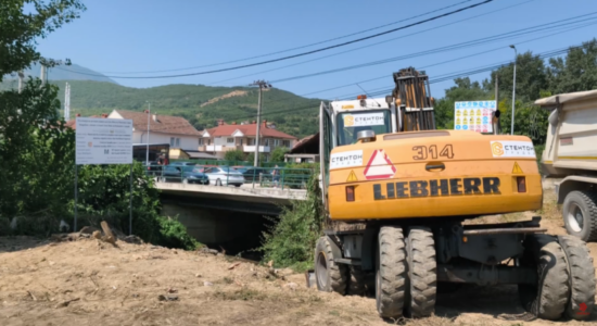 (VIDEO) Rregullimi i infrastrukturës në Saraj , 379 milionë denarë për 12 kilometra shtrat lumor