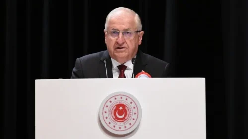 Ministri turk i Mbrojtjes: Fryma e grusht shtetit të mposhtur duhet të udhëheqë brezat e ardhshëm